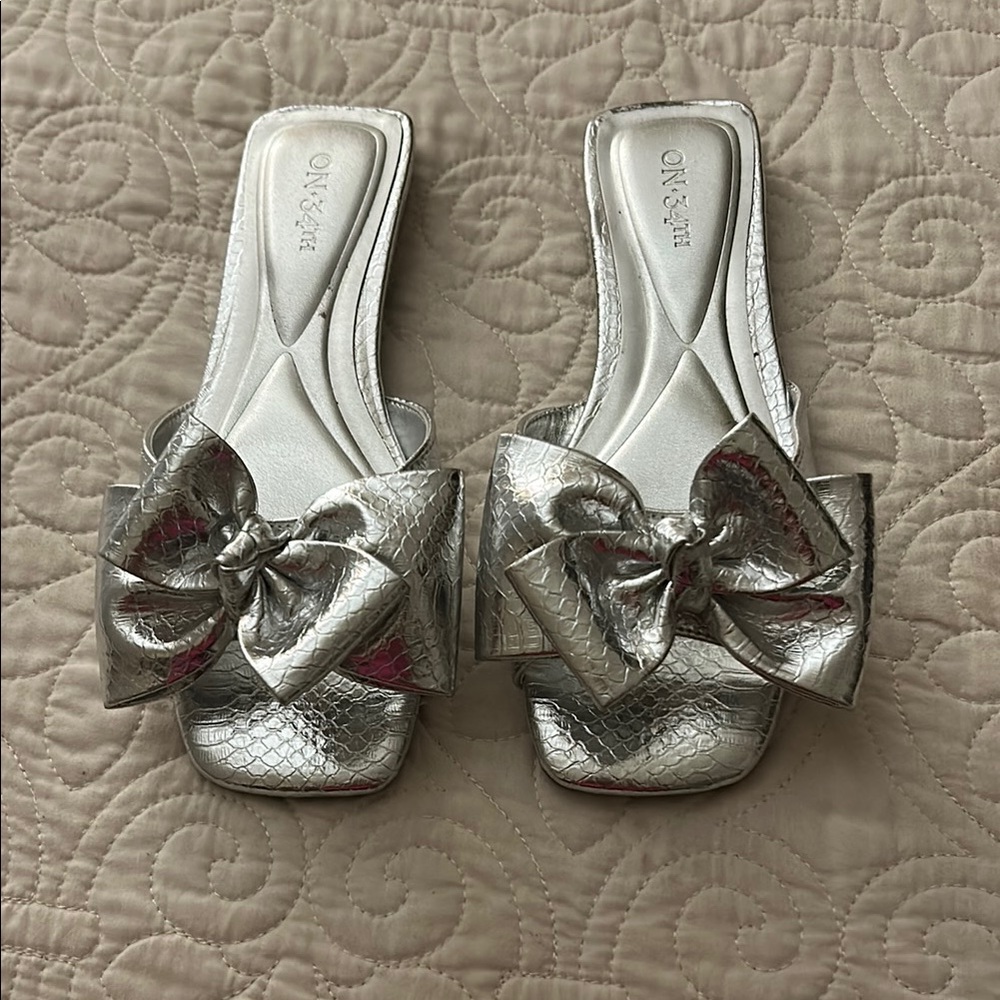 On 34th Women's Silver Bow Slide Sandals